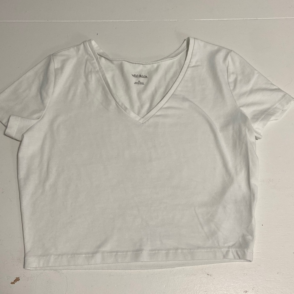 White cropped T shirt